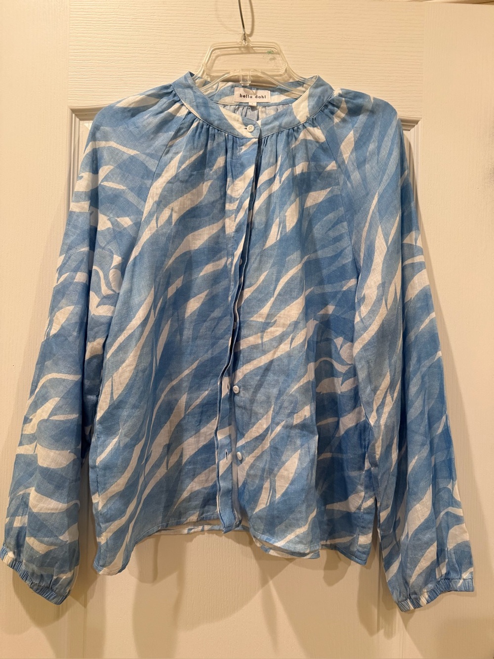 bella dahl Blue & White Printed Button-Front Women's Top
